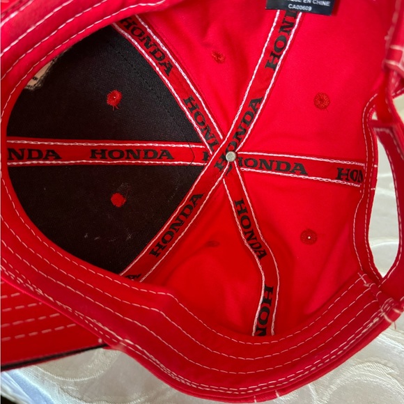 Honda hat . - Picture 2 of 3
